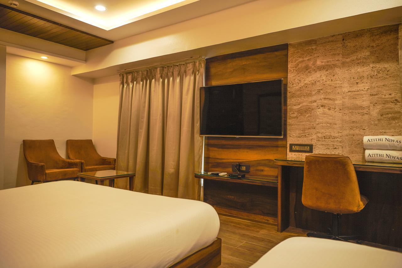 The Atithi Niwas Hotel Indore Ngoại thất bức ảnh